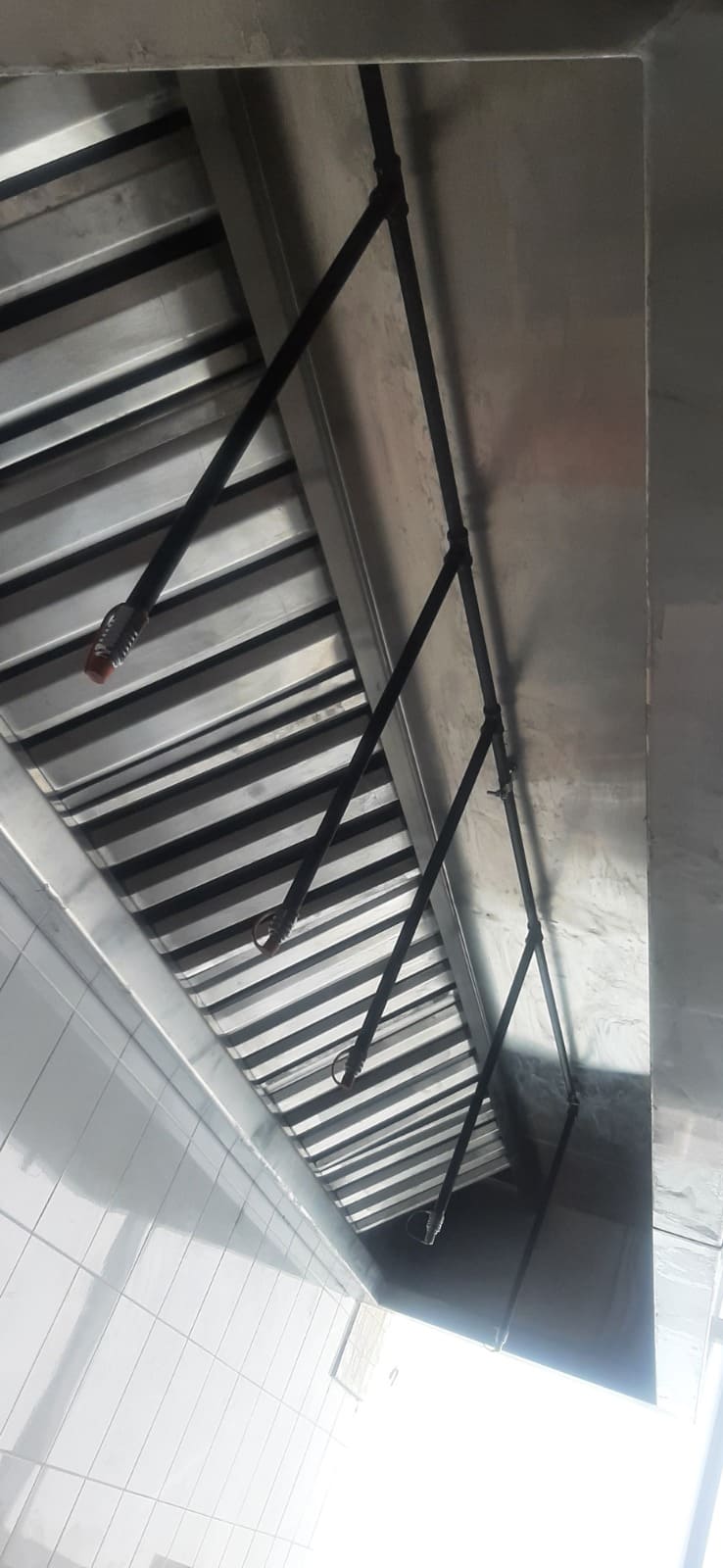 Detalle vertical de instalación para cocina
