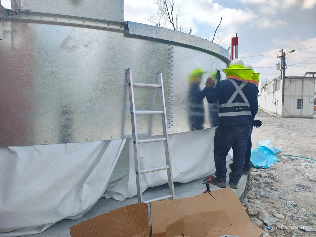 Trabajo real en tanque de almacenamiento de agua